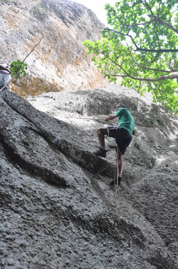 Escalando parede no Parque Estadual da Pedra da Boca, na Paraíba, fronteira com Passa e Fica - RN